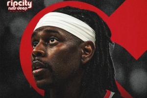 荣誉满满！开拓者发布新援霍勒迪数据海报：两次总冠军+六次防阵